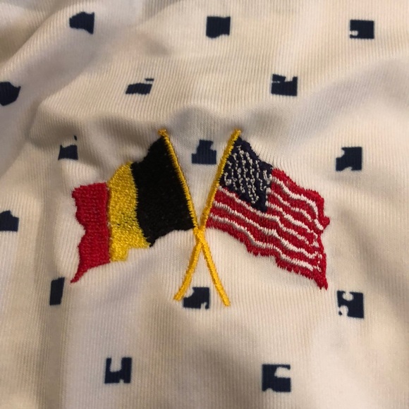 White nike dry fit shirt with square details - Picture 4 of 4